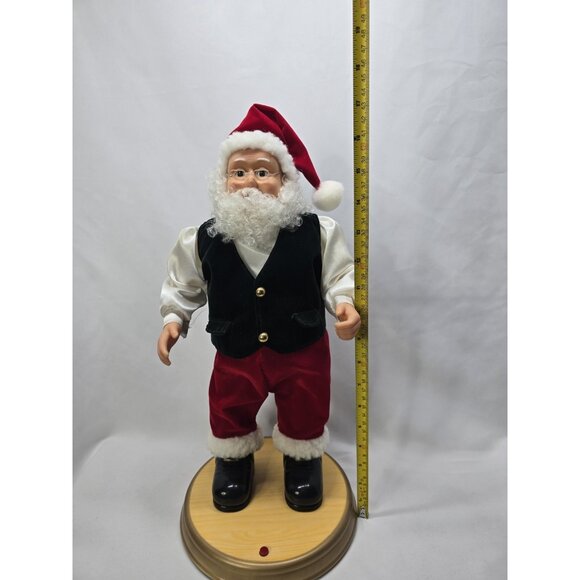 Gemmy Hip Swinging Santa Dances to The Music Of Santa Claus Is Coming To Town - Picture 3 of 16